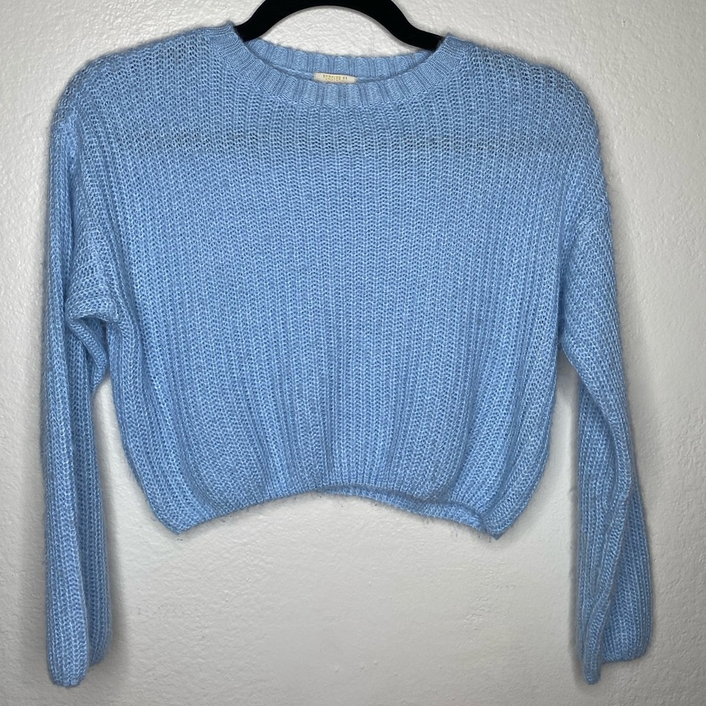 Forever 21 blue knitted long sleeve crop top